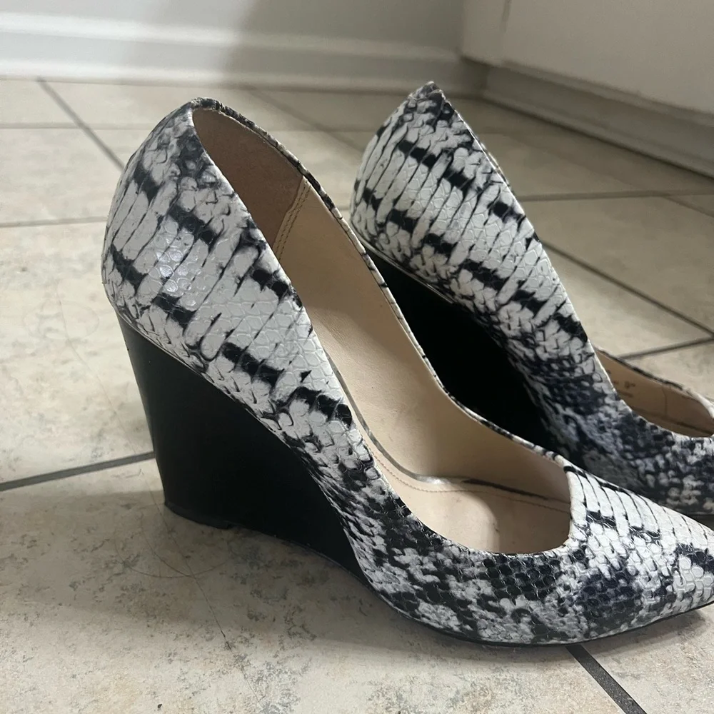 Coach Orchard Black and White Snake Print Wedge Leather Pumps, size 9